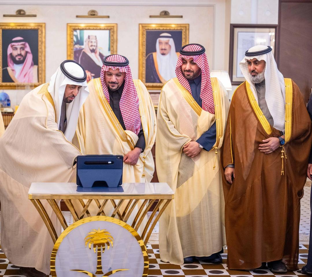 تدشين الموقع المطور والتطبيق الشامل لمؤلفات فضيلة الشيخ العلامة محمد ابن عثيمين رحمه الله برعاية سمو أمير القصيم